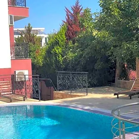 Ravda Apartments ホテル