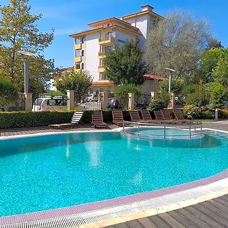 Ravda Apartments 3*